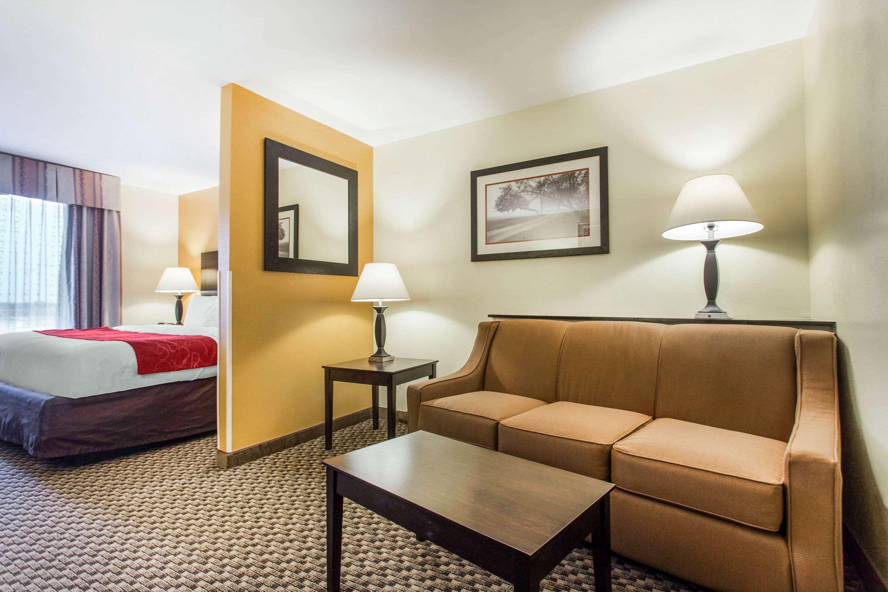 Comfort Suites Clinton Near Presbyterian College מראה חיצוני תמונה
