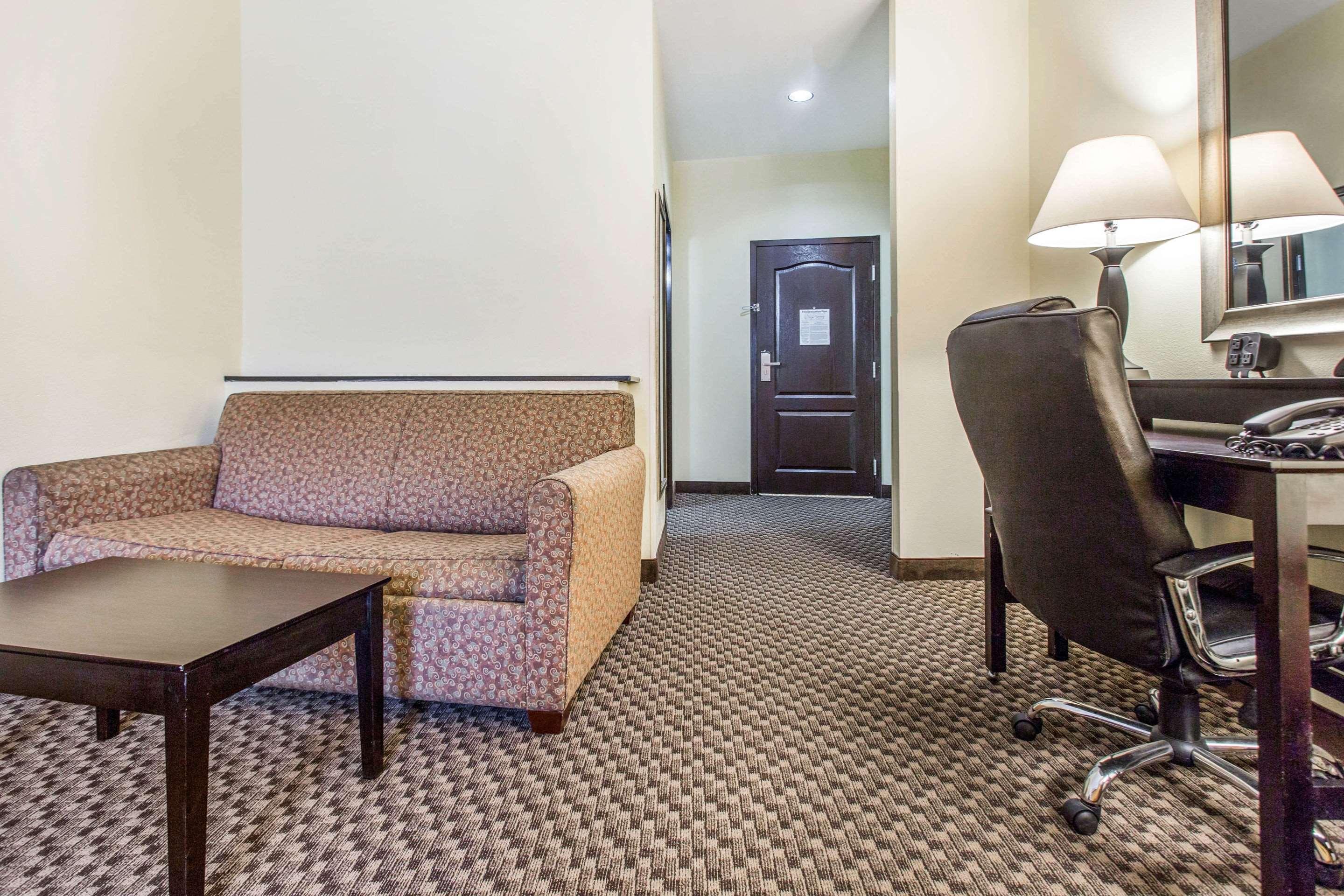 Comfort Suites Clinton Near Presbyterian College מראה חיצוני תמונה