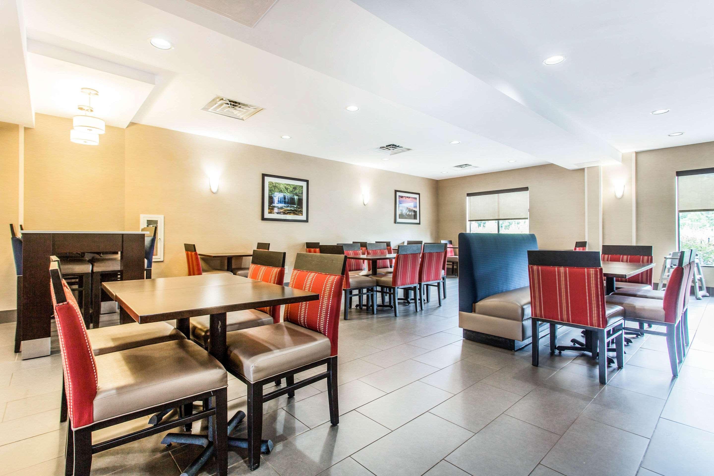 Comfort Suites Clinton Near Presbyterian College מראה חיצוני תמונה