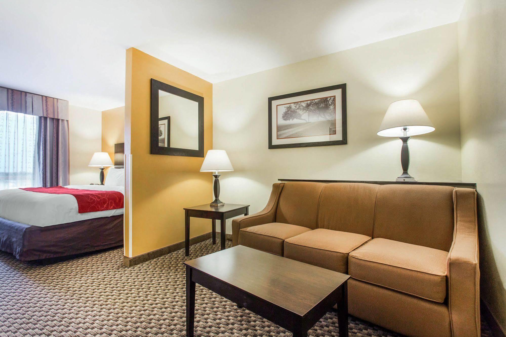 Comfort Suites Clinton Near Presbyterian College מראה חיצוני תמונה