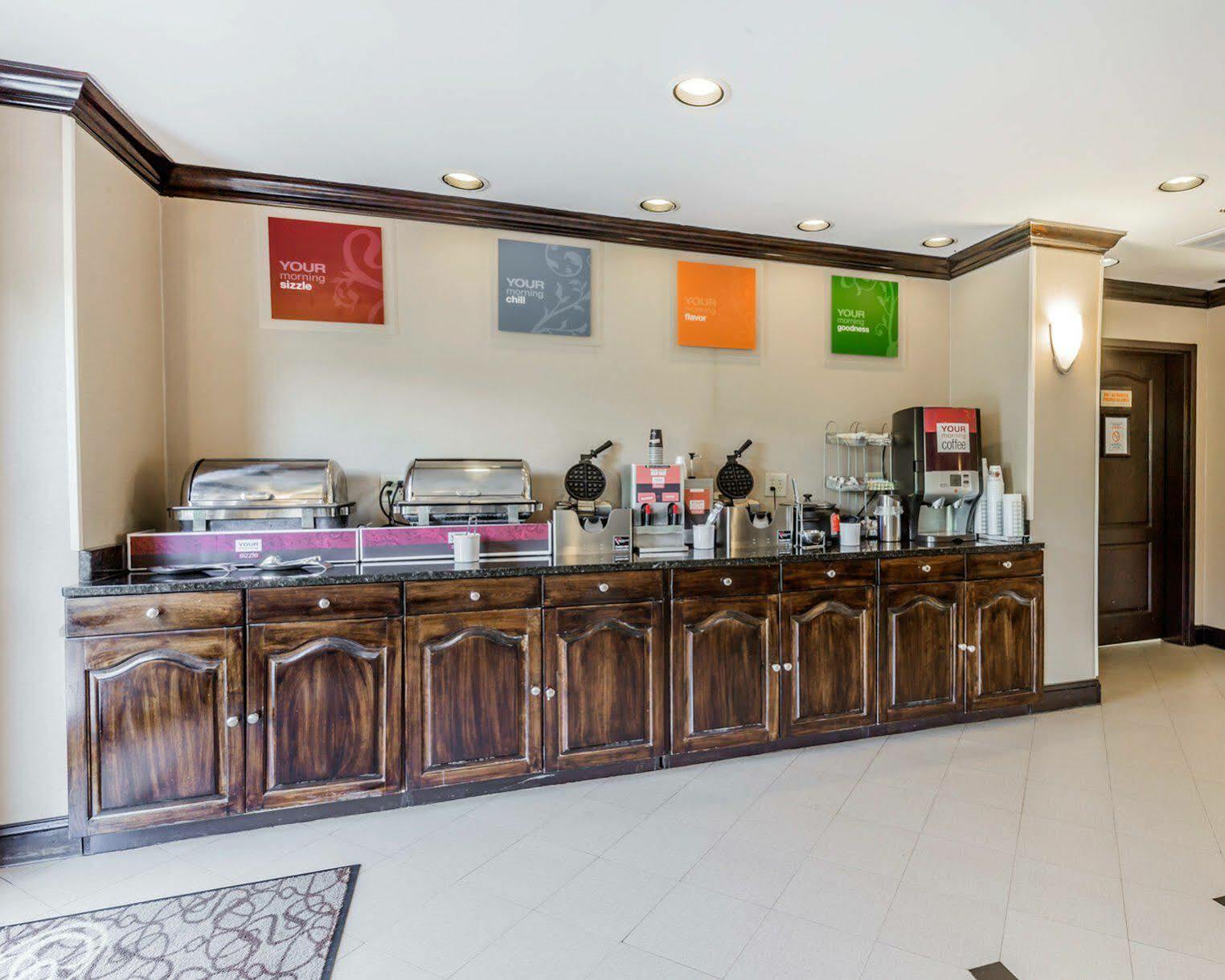 Comfort Suites Clinton Near Presbyterian College מראה חיצוני תמונה